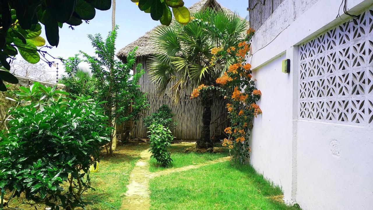 Diani Hostel Diani Beach Exterior foto